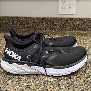 Hoka Black and White Running Shoes Mens Arahi 5 size 10.5